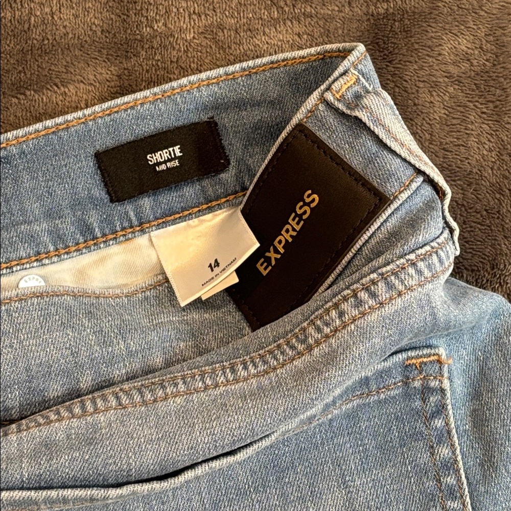 Express Mid Rise Denim Shorts - Picture 3 of 4